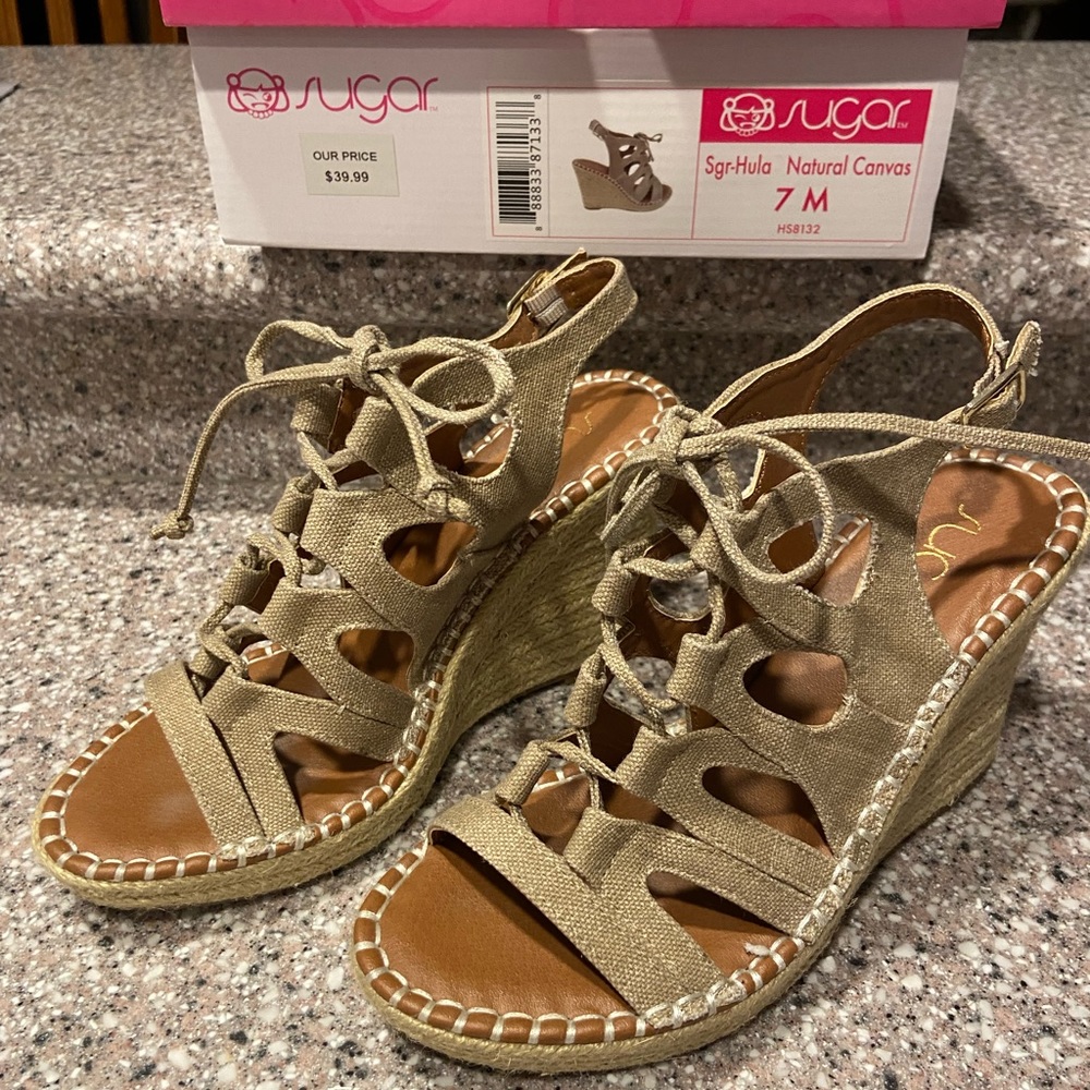 Like new (worn once) Sugar Sgr-Hula natural canvas